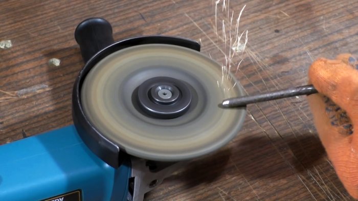 Не выбрасывайте старую плиту сделайте из ее решетки складной мангал