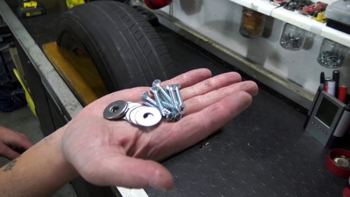 Делаем настенный компактный тренажер для бокса из покрышки