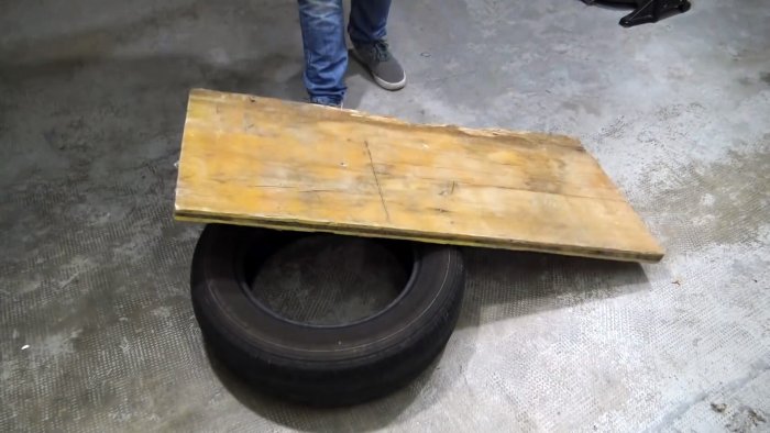 Делаем настенный компактный тренажер для бокса из покрышки