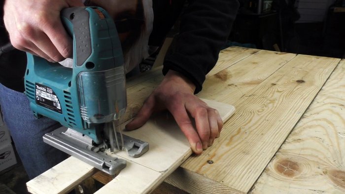 Как применить пластиковую канистру с пользой в гараже или мастерской