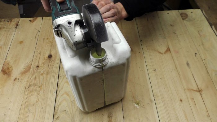 Как применить пластиковую канистру с пользой в гараже или мастерской