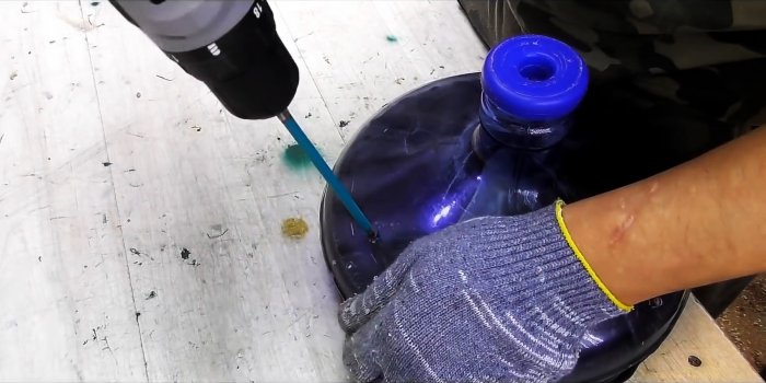 Как из 19 литрового бутыля сделать пуф для мастерской с отделом для хранения