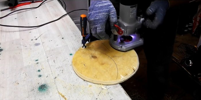 Как из 19 литрового бутыля сделать пуф для мастерской с отделом для хранения