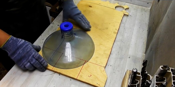 Как из 19 литрового бутыля сделать пуф для мастерской с отделом для хранения