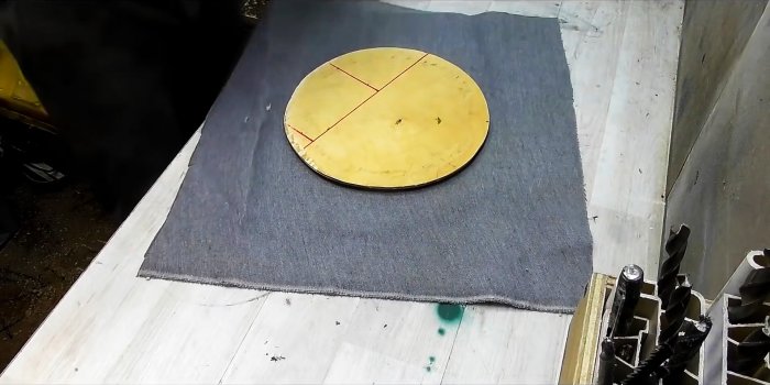 Как из 19 литрового бутыля сделать пуф для мастерской с отделом для хранения