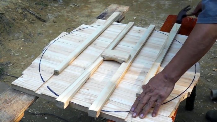 Как без клея гвоздей и саморезов сделать деревянную крышку для казана коптильни или тандыра