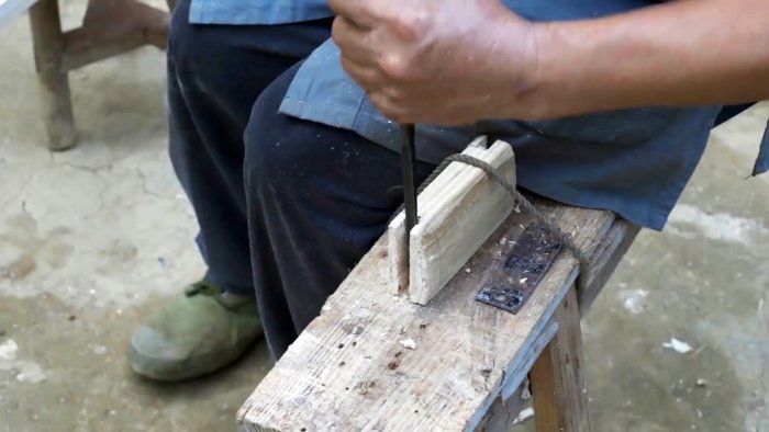 Как без клея гвоздей и саморезов сделать деревянную крышку для казана коптильни или тандыра