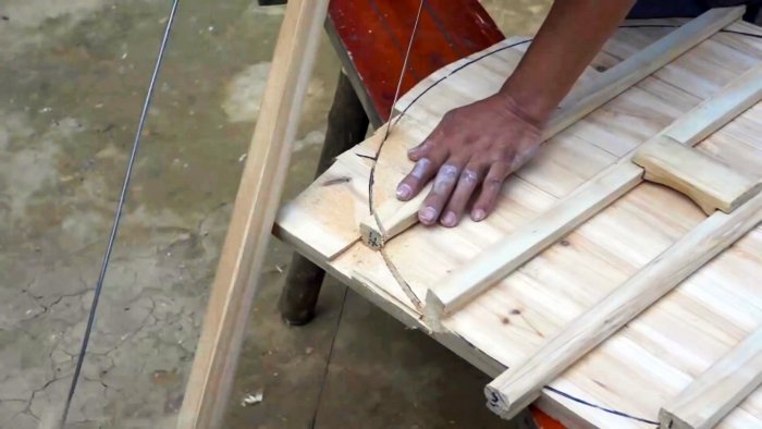 Как без клея гвоздей и саморезов сделать деревянную крышку для казана коптильни или тандыра