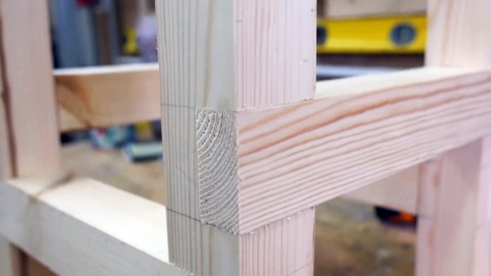 Как из пластика крышек и канистр сделать сиденье табурета