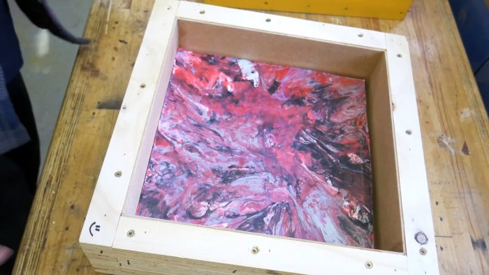 Как из пластика крышек и канистр сделать сиденье табурета