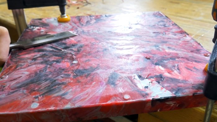 Как из пластика крышек и канистр сделать сиденье табурета