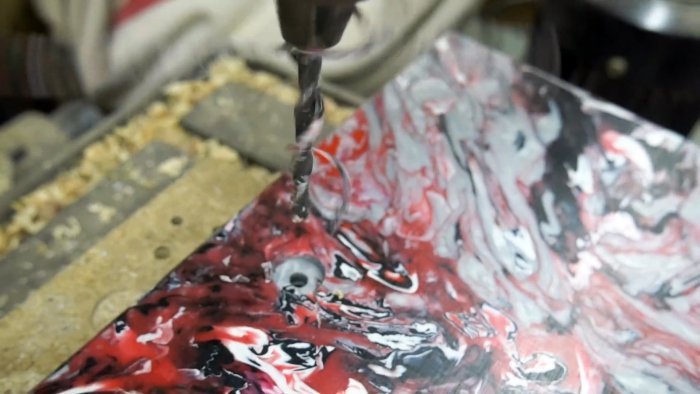 Как из пластика крышек и канистр сделать сиденье табурета