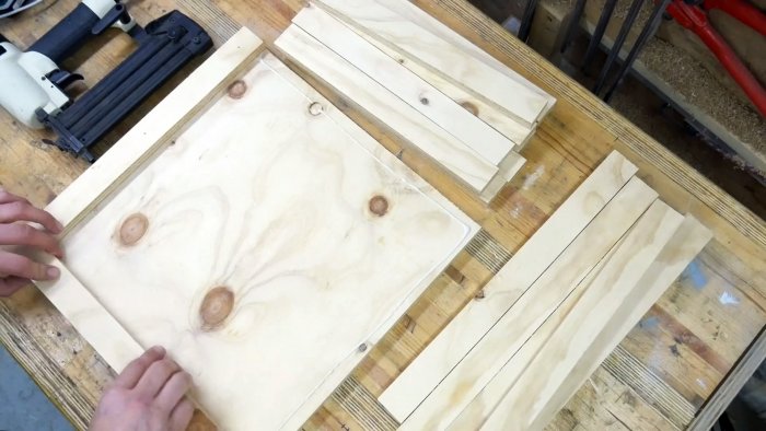 Как из пластика крышек и канистр сделать сиденье табурета