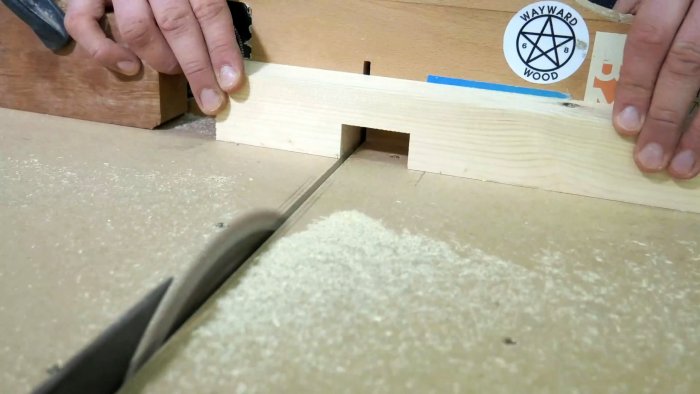 Как из пластика крышек и канистр сделать сиденье табурета