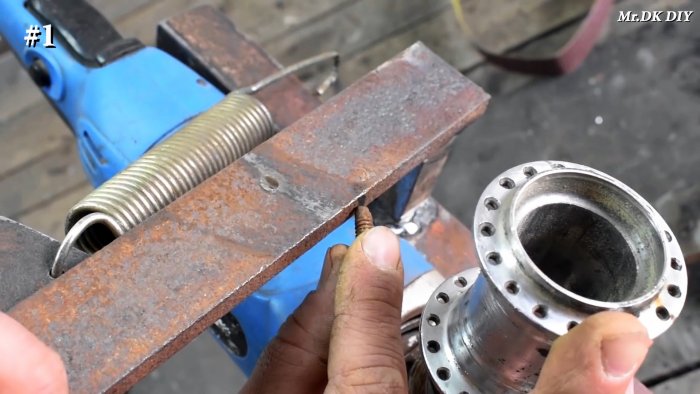 Самый простой гриндер из болгарки велосипедной втулки и ролика ГРМ