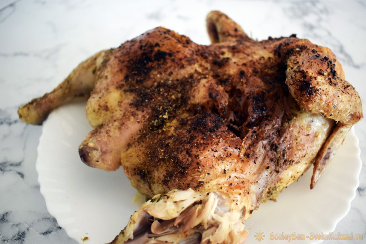 Приготовить курицу-гриль можно и в обычной духовке, где нет этой функции