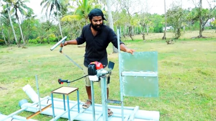 Как из ПВХ труб и двигателя триммера сделать лодку