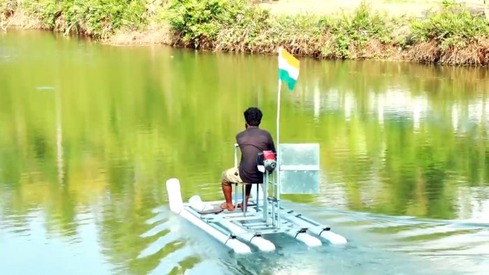 Как из ПВХ труб и двигателя триммера сделать лодку