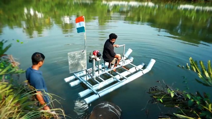 Как из ПВХ труб и двигателя триммера сделать лодку