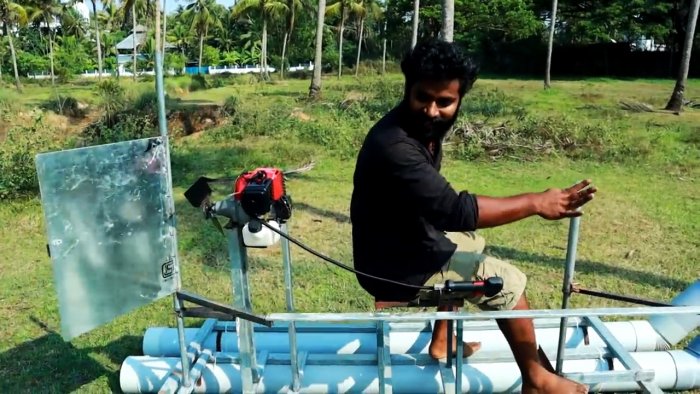 Как из ПВХ труб и двигателя триммера сделать лодку