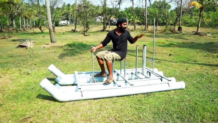Как из ПВХ труб и двигателя триммера сделать лодку