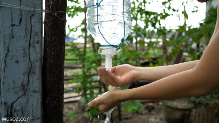 Как сделать умывальник из шприца и пластиковой бутылки