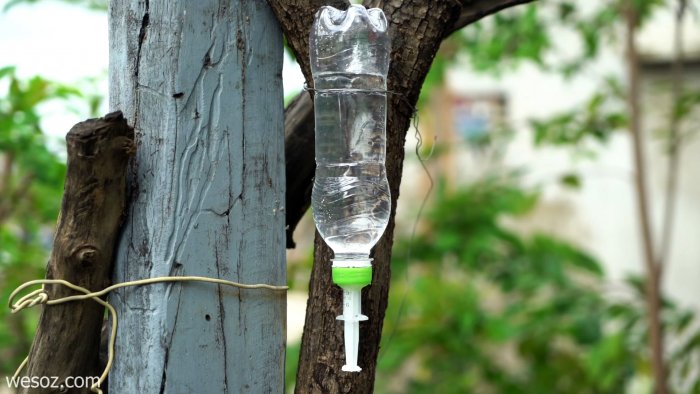 Как сделать умывальник из шприца и пластиковой бутылки