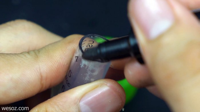 Как сделать умывальник из шприца и пластиковой бутылки