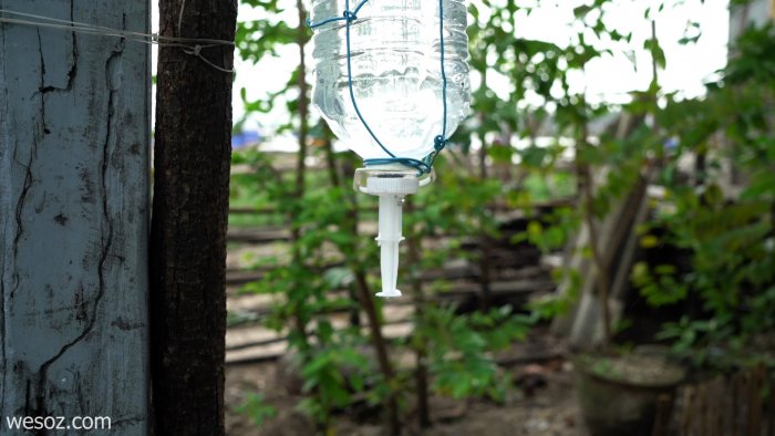 Как сделать умывальник из шприца и пластиковой бутылки