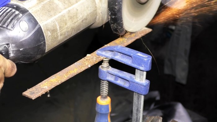 Как сделать миниатюрный сверлильный станок