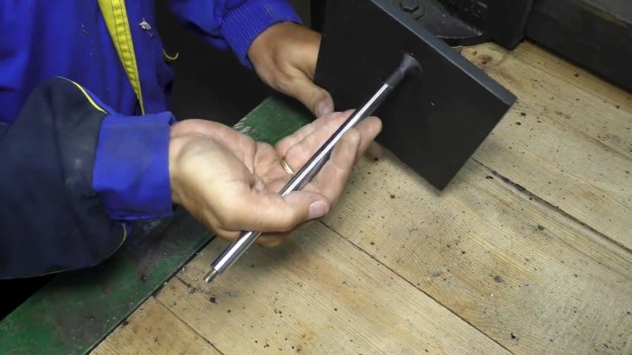 Как сделать миниатюрный сверлильный станок