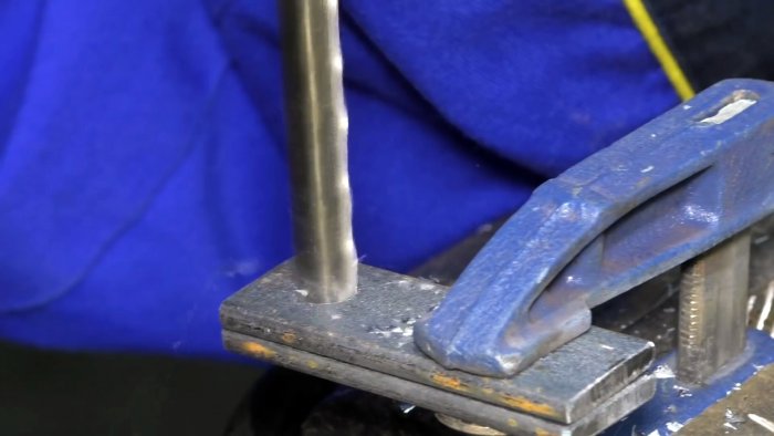 Как сделать миниатюрный сверлильный станок