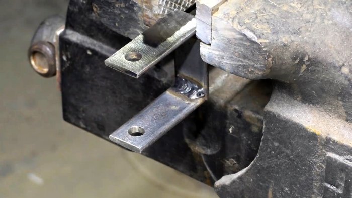 Как сделать миниатюрный сверлильный станок