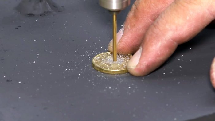 Как сделать миниатюрный сверлильный станок