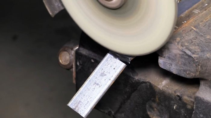 Как сделать миниатюрный сверлильный станок