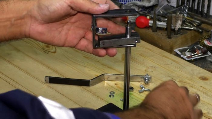 Как сделать миниатюрный сверлильный станок