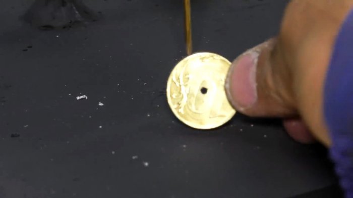 Как сделать миниатюрный сверлильный станок