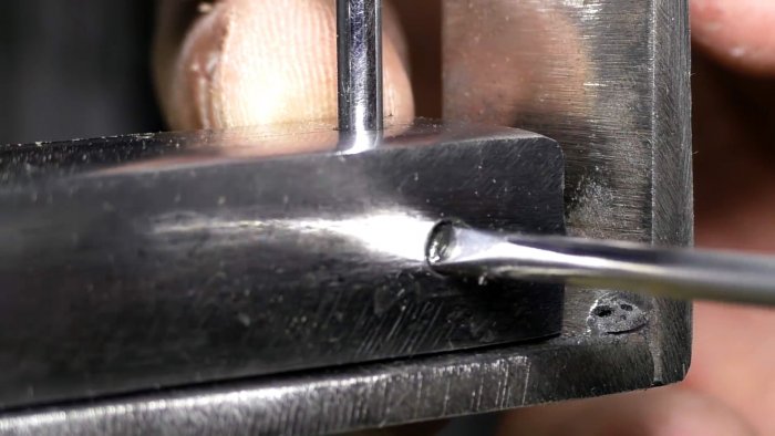 Как сделать миниатюрный сверлильный станок