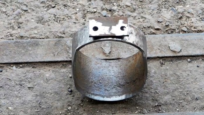 Как из куска трубы сделать мощную мотыгу которая вырубит любые корни и сорняки