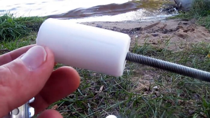 Чистим улов шуруповертом прямо на рыбалке за пару минут