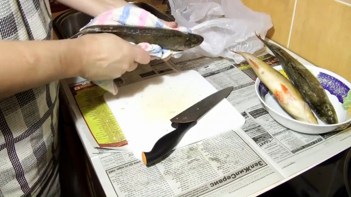 Советы бывалых рыбаков 3 способа почистить окуня быстро и без грязи