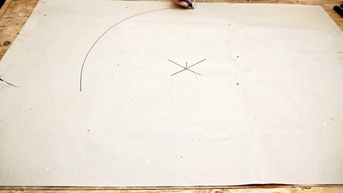 Из старой ступицы делаем слесарный верстак с поворотной площадкой для сварочных работ