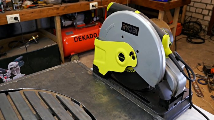 Из старой ступицы делаем слесарный верстак с поворотной площадкой для сварочных работ