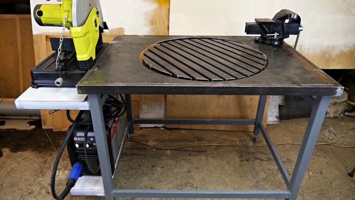 Из старой ступицы делаем слесарный верстак с поворотной площадкой для сварочных работ