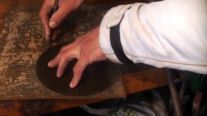 Как сделать садовый бур из хлама