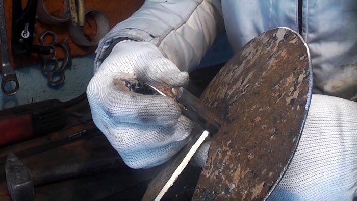 Как сделать садовый бур из хлама