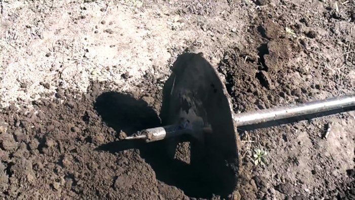 Как сделать садовый бур из хлама