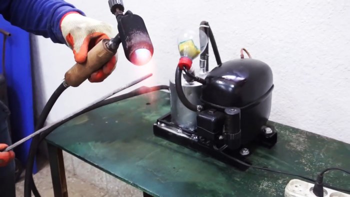 Делам мощную горелку из компрессора холодильника