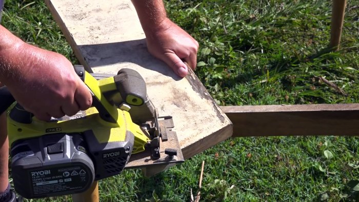 Как удалить большой пень при помощи клина просто