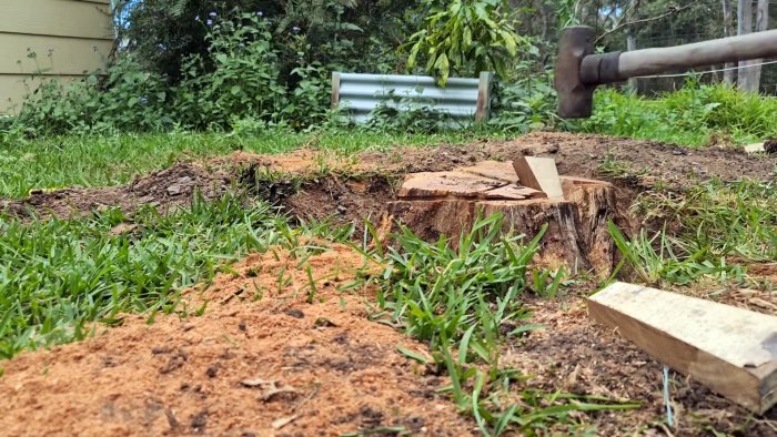 Как удалить большой пень при помощи клина просто